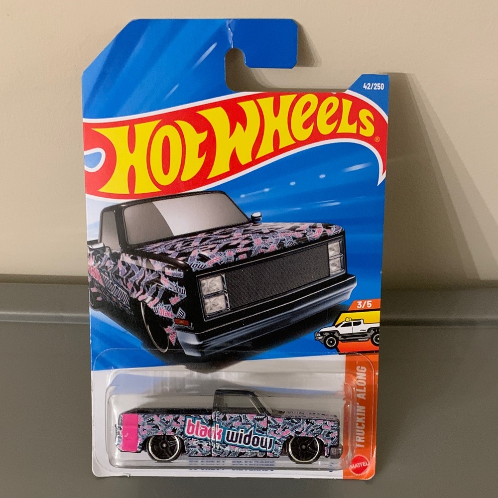 Hot Wheels Black Widow Custom Truck - Pink Graphics NEW Truckin’ Along 42/250